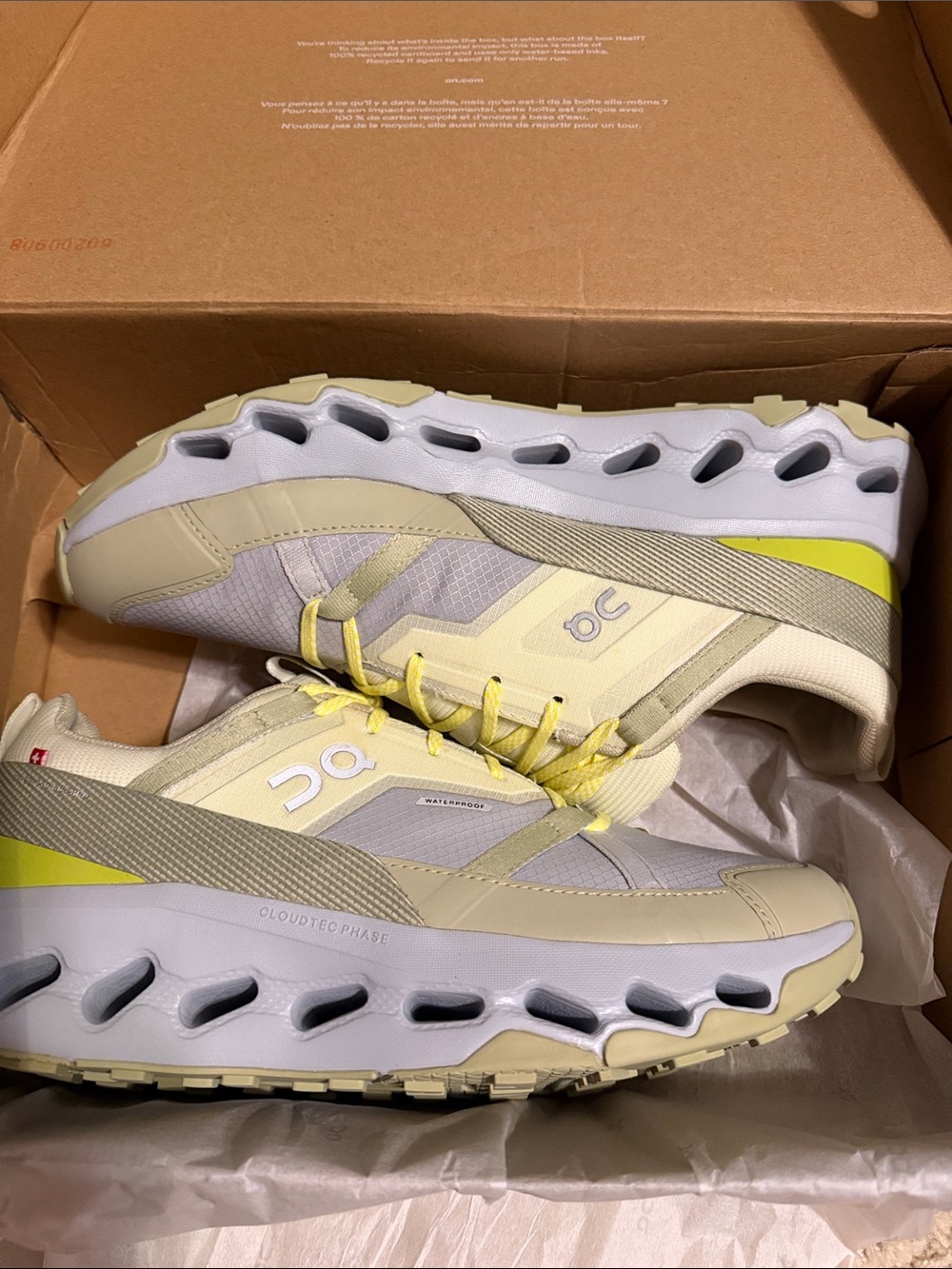 On Cloud Cloudhorizon WP Women’s Running Shoes in Pale Yellow and White